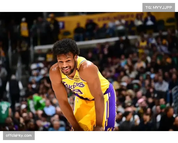 布朗尼谈及父亲詹姆斯：他所说的话都认真听从，因他最懂赢球之道